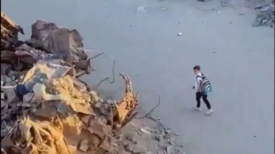 Gazze Şeridi - Gazze'de yeni eğitim yılı bomba ve tank sesleri arasında başladı