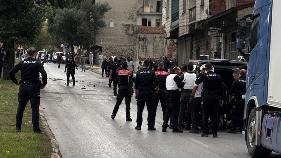 Erzurum - Erzurum Yakutiye’de iki aile arasındaki silahlı çatışmada 12 kişi yaralandı
