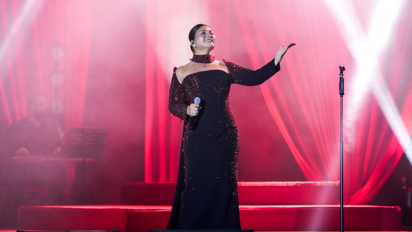 Sibel Can Harbiye'de sevenleriyle buluştu! Müzik dolu gece