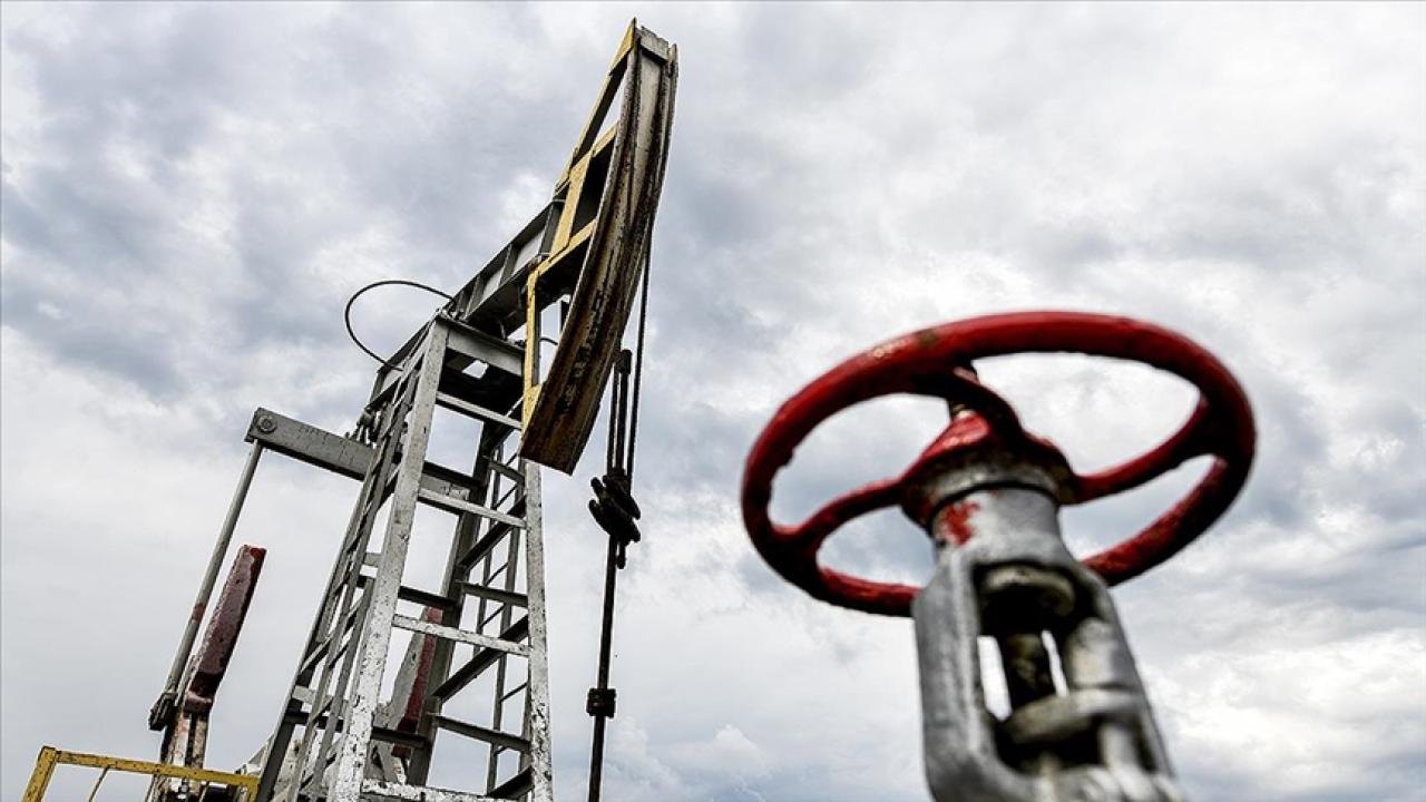 Brent petrol jeopolitik gerilimle 100 dolar eşiğini aştı