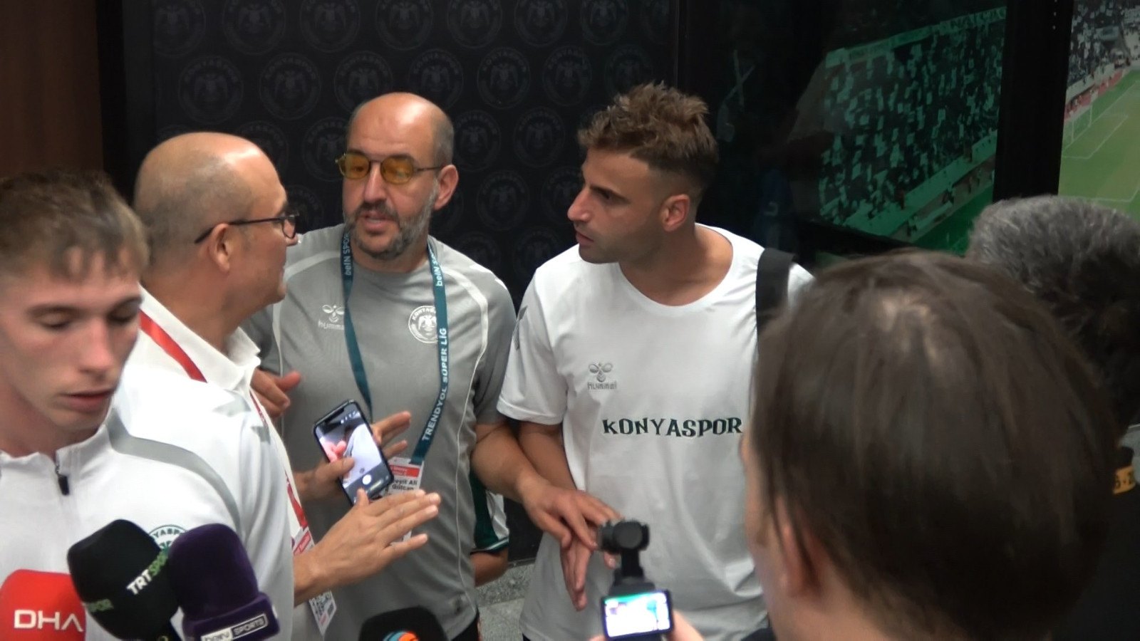 Konyaspor-Trabzonspor maçının ardından Deniz Türüç ile TFF temsilcisi arasında tartışma