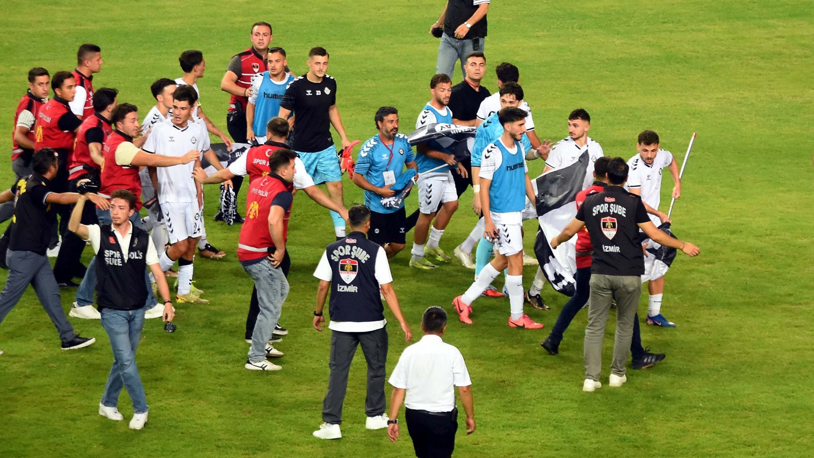 İzmir derbisinde Karşıyaka ile Altay yenişemedi: 1-1