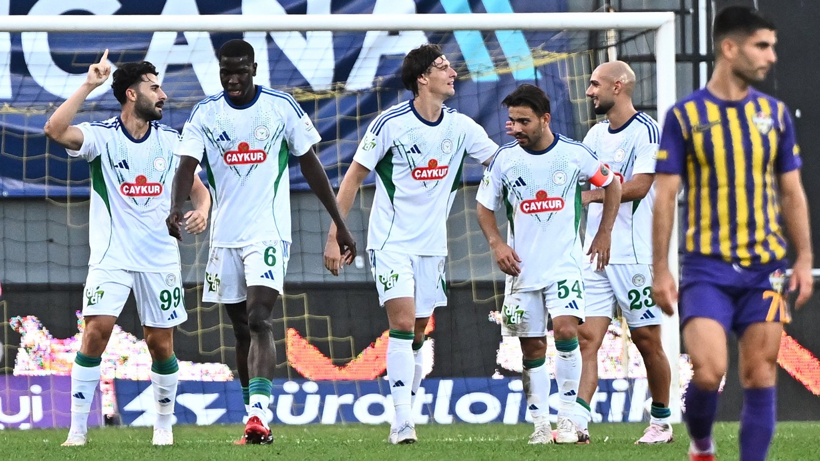Rizespor, Eyüpspor deplasmanından 2-0'lık galibiyetle döndü